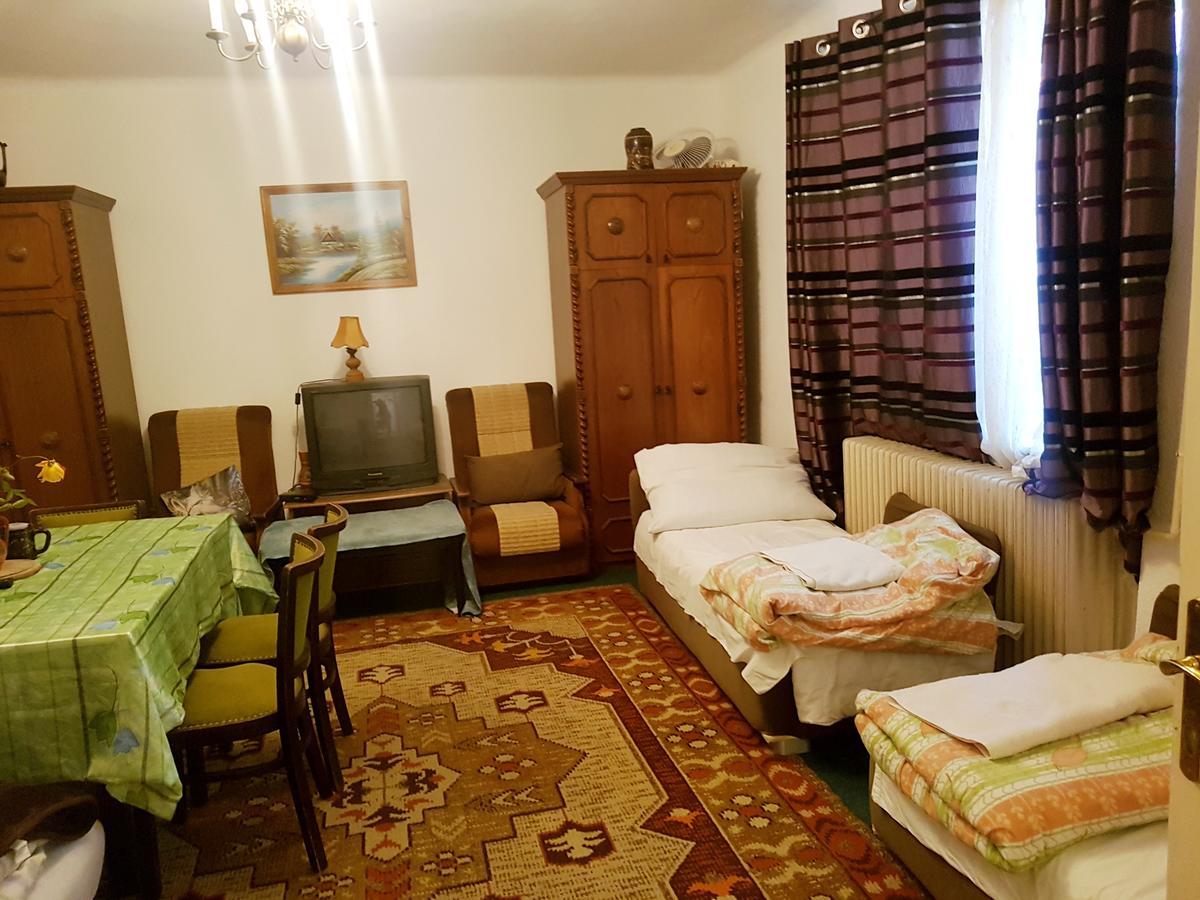 Отель Kuti Vendeghaz Bakonykuti Экстерьер фото